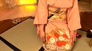 Naughty Japanese babe Ayaka Tomoda masturbates