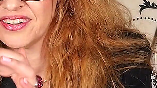 Naughty Mature Woman Deisy Likes to Rub Her Pussy on Cam