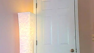 MILF Camgirl Jess Ryan Shows off Her Big Booty