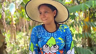 Hot amateur girlfriend gets fucked outdoors for some chickens