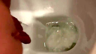 Miaxxx Pee at Hotel Toilette