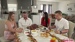 Everything goes wrong for thanksgiving - s4e2