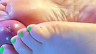 Amateur Housewife Foot Fucking Oiled Wrinkled Soles