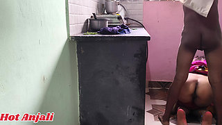 I sucked beautiful hot Anjali aunty's breasts and fucked her pussy, a lot of water came out of her pussy in Bhojpuri style.