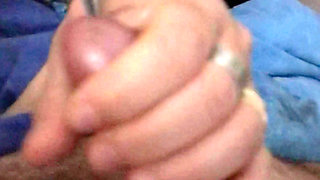 How nice when during the night your wife decides to give me a! And what a beautiful cumshot!