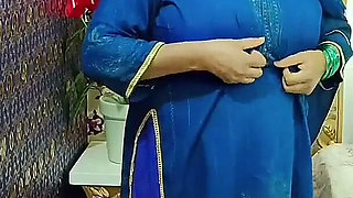 Huge Boobs Desi Paki Stepaunty Fucking Pussy with Cucumber