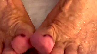 Cum on Stepaunt GILF MILF Feet & Toes Granny Loves It