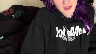 Natural brunette solo toying