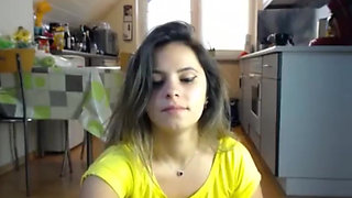 Teen Sexydea Flashing Boobs on Live Webcam