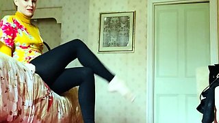 Cumshot amateur MILF suck and jerks dude in the bedroom