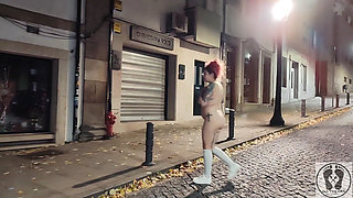 Risky Public Naked Chubby in the Building Pissing Outdoor