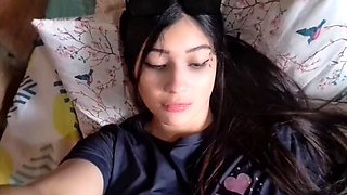 Colombian amateur Yuliethgomez1 solo play with big natural tits and huge ass in homemade bed video