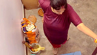 Desi Bhabhi Close-up Blowjob and Hot Cum in Mouth