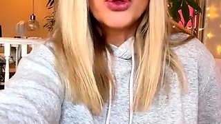 Hot amateur blonde pregnant toying her pussy solo