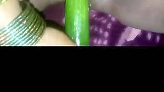 Karwacaut Me Desi Bhabhi Ka Gift Mere Liye Chut Me Khira Dala