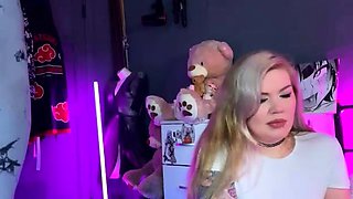 Vulva rubbing close up with blonde handling monster dildo