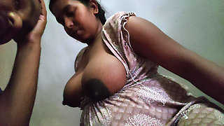 Bhabhi aapne boyfriend ko ghar bula leti he aaur aapne bade bade boobs aapne boyfriend se chusvati he aaur boyfriend ka land chus leti he