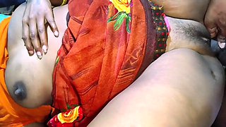 Daddy Suman mummy ko chudai kar ke lund ka pani chut me gira diye.indian girlfriend ko boyfriend ne bedroom me hard fucking kiya