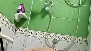 She take a bath while ill watch her then jerking my dick