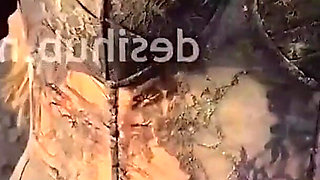 Beuatiful Bhabhi Sex with a Delevery Boy at Roadside
