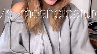 Amateur Webcam Cute Teen Plays Solo with Big Dildo