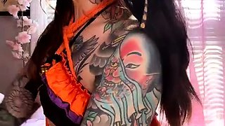 Young amateur teen in solo masturbation playing with herself