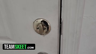 Virgin petite beauty nikole nash does sex - teamskeet