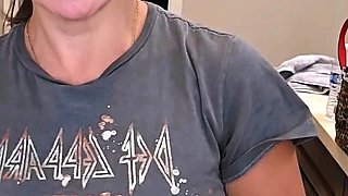 Hot brunette from squirt masturbating on webcam