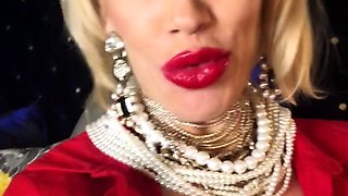 Cumshot amateur MILF suck and jerks dude in the bedroom