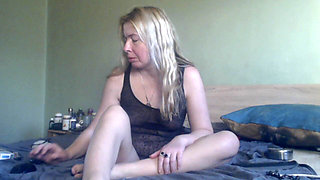 Blonde Super MILF Masturbates with Lotion