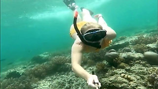 Snorkel Slut: Tight Bikini, Dive Mask & Underwater Fin Tease