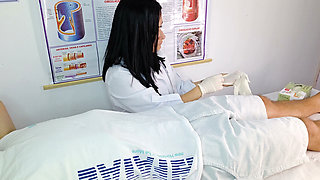The Attractive Nurse Was Surprised by the Patient