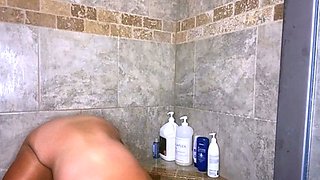 Amateur Big Boobs jerks Big Dick