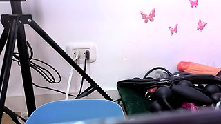 Close up amateur beauty uses her toy to masturbates