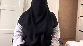 Arab Stepmom Gives Jerk off Instruction 1