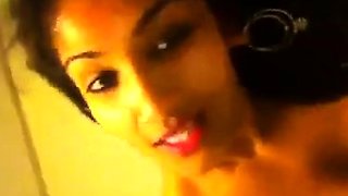 Big-Titted Indian Girl Masturbates on Webcam