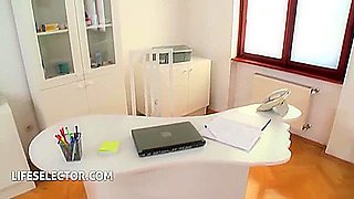 Watch Awesome Video With Kira Queen