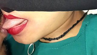 Muslim ladki ke rasile hotho ko chusa - kissing video