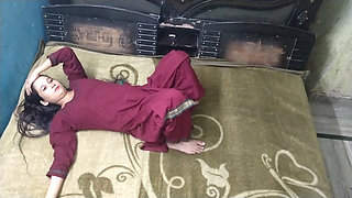 Indian Bhabhi Gets Naughty Desi Wife Who Loves to Tease