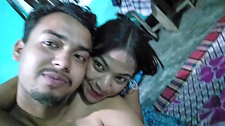 Badly sex with my Girlfriend in oyo room , great couple sex in oyo room