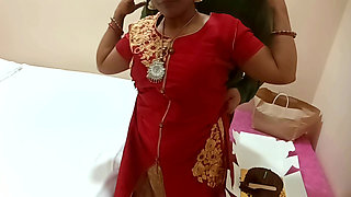 Indian Rich Beauty Married Bhabhi Fucked with Cake Delivery Boy on New Year Party Hot Sex get Creampied Pussy