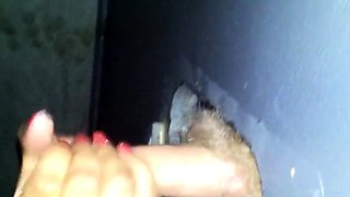 Svenska Hustruns Glory Hole Handjob