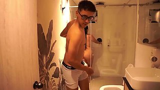 Stepmom Sarah Black Naked Prank! Step Son Leandro Grey Bathroom Joke Exposes Her Huge Latina Ass