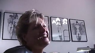 Mature Slut Fingers And Rubs Her Snatch At The Casting