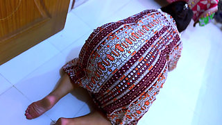 Beautiful Egypt Hot Stepmom Stuck Inside Table Now She Want Rough Anal From Me!