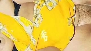 Ma Ke Kohne Por Souteela Bap Ne Beti Ko Chud Diya with Moining