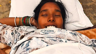 Bahan bhai ke samne aapne kapde utari, Bhai aapne chhote bahan ki chut ki aapni ungliyose ragad raha he - bhabhi showing pussy unknown man.