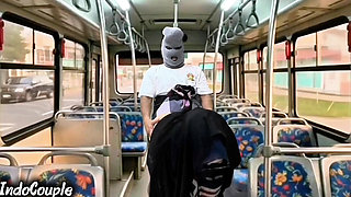 Murid sekolah murid nakal ini muasin dirinya sendirian di dalam bus starnger!