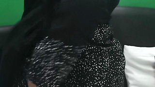 Play girl with big butt on her bed