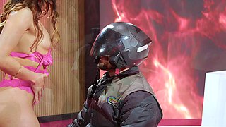 Ela seduziu o Motoboy so pra gozar